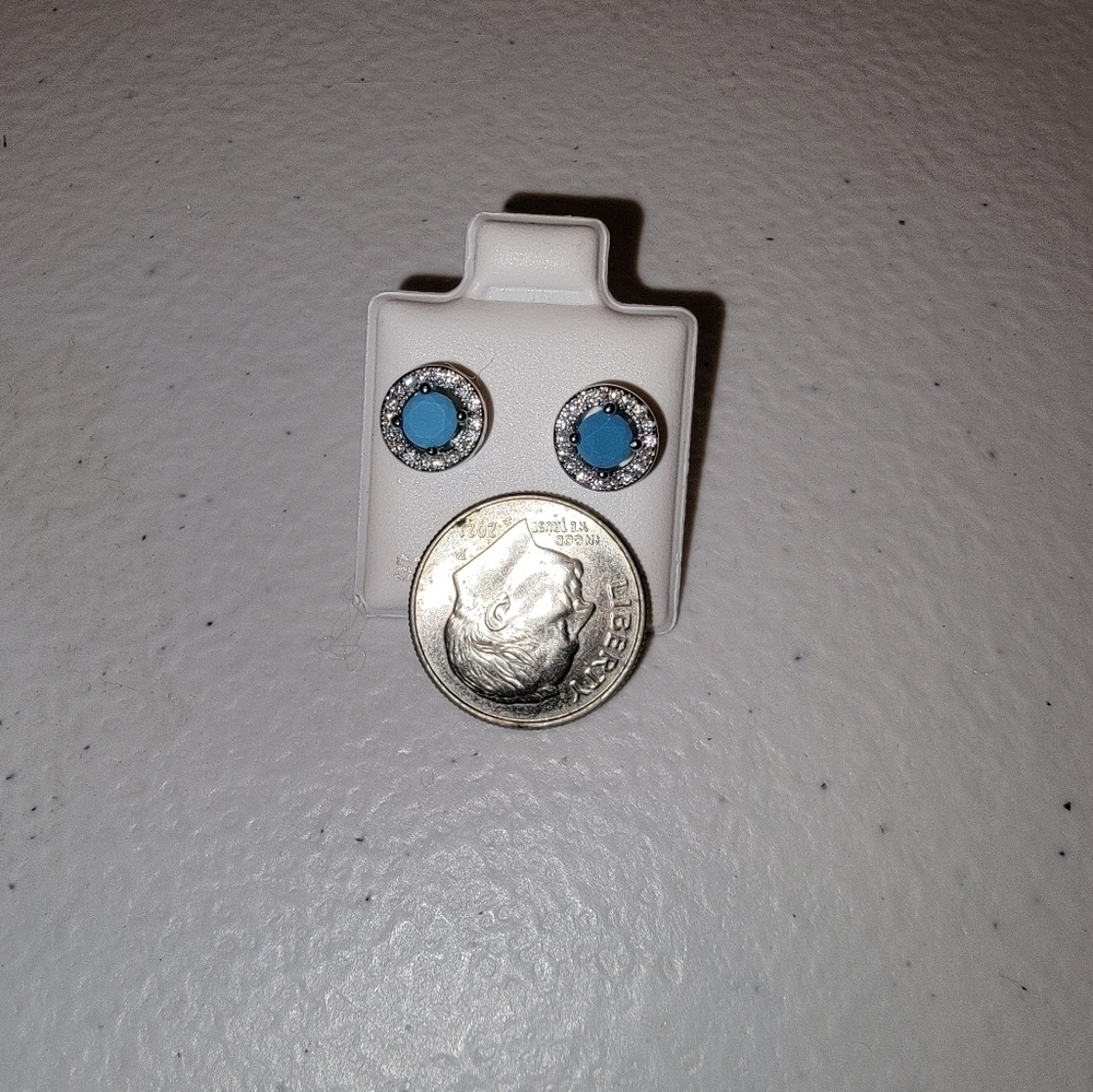 Sterling silver stud earrings - Picture 2 of 2